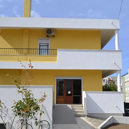 Casa Amarela Belem بيت ضيافة 2*